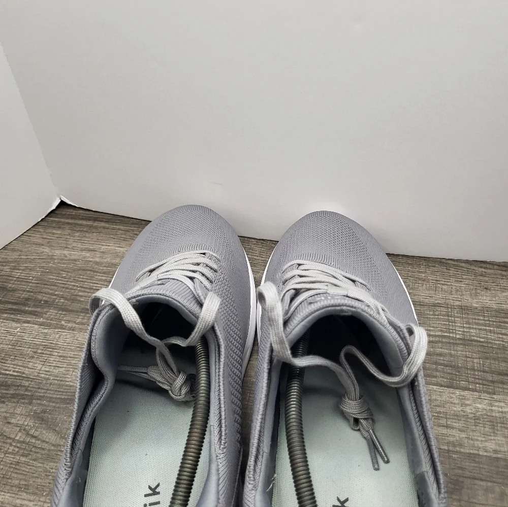 Kizik gently used